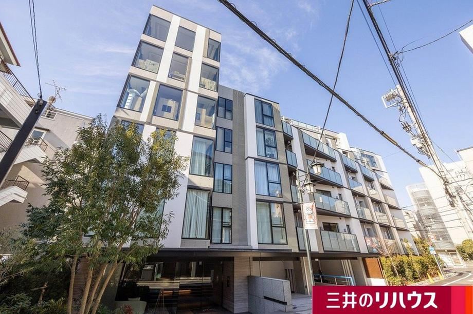 1LDK+S apartment in Shibuya Ward, Tokyo - Photo 1