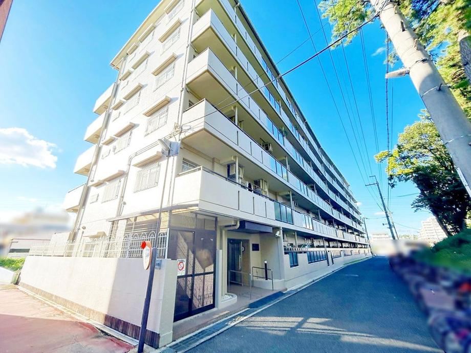 2LDK+S apartment in Toyonaka, Osaka - Photo 1