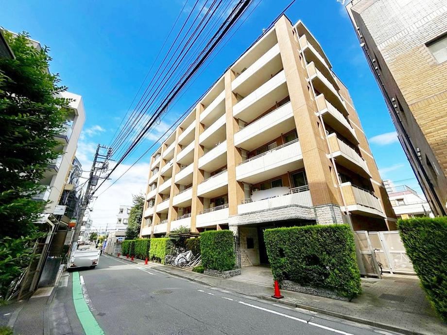 3LDK apartment in Fuchu, Tokyo - Photo 1