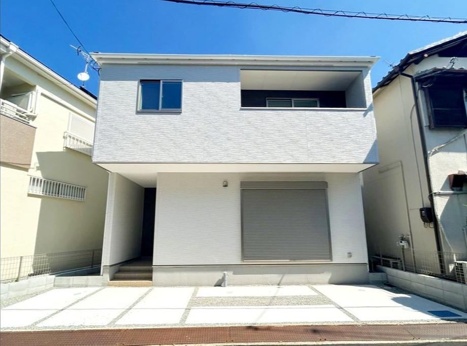 4LDK house in Yao, Osaka - Photo 1