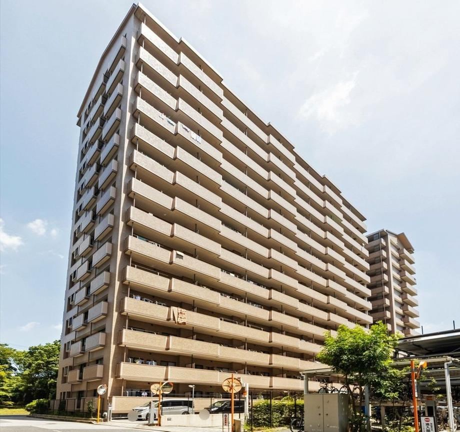3LDK apartment in Mihama Ward, Chiba - Photo 1