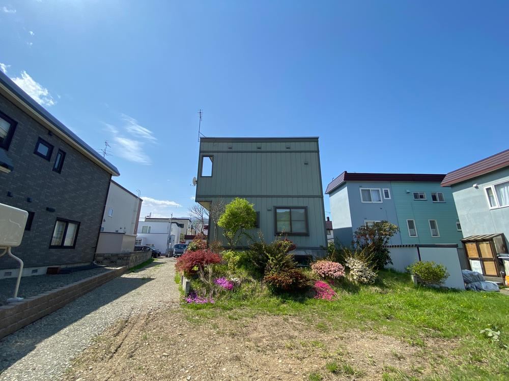 252 m² land in Nishi Ward, Sapporo, Hokkaido - Photo 1