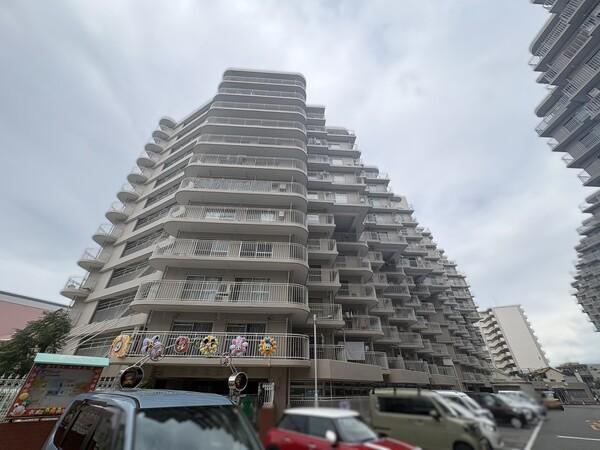 3LDK apartment in Higashiyodogawa Ward, Osaka - Photo 1