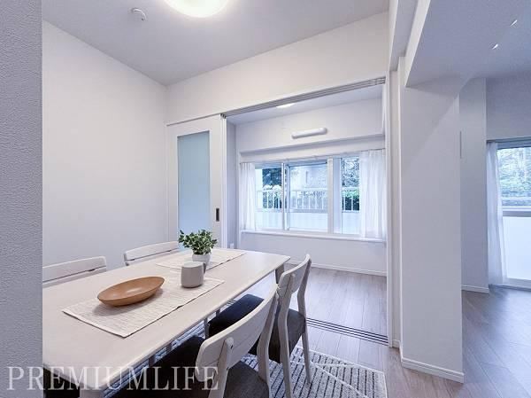 2LDK apartment in Shinjuku Ward, Tokyo - Photo 1