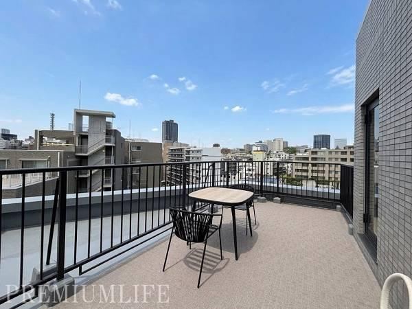 2LDK apartment in Shinjuku Ward, Tokyo - Photo 1