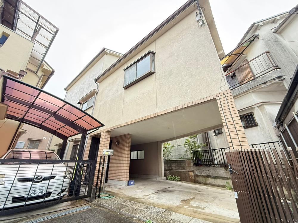 5LDK house in Hirakata, Osaka - Photo 1