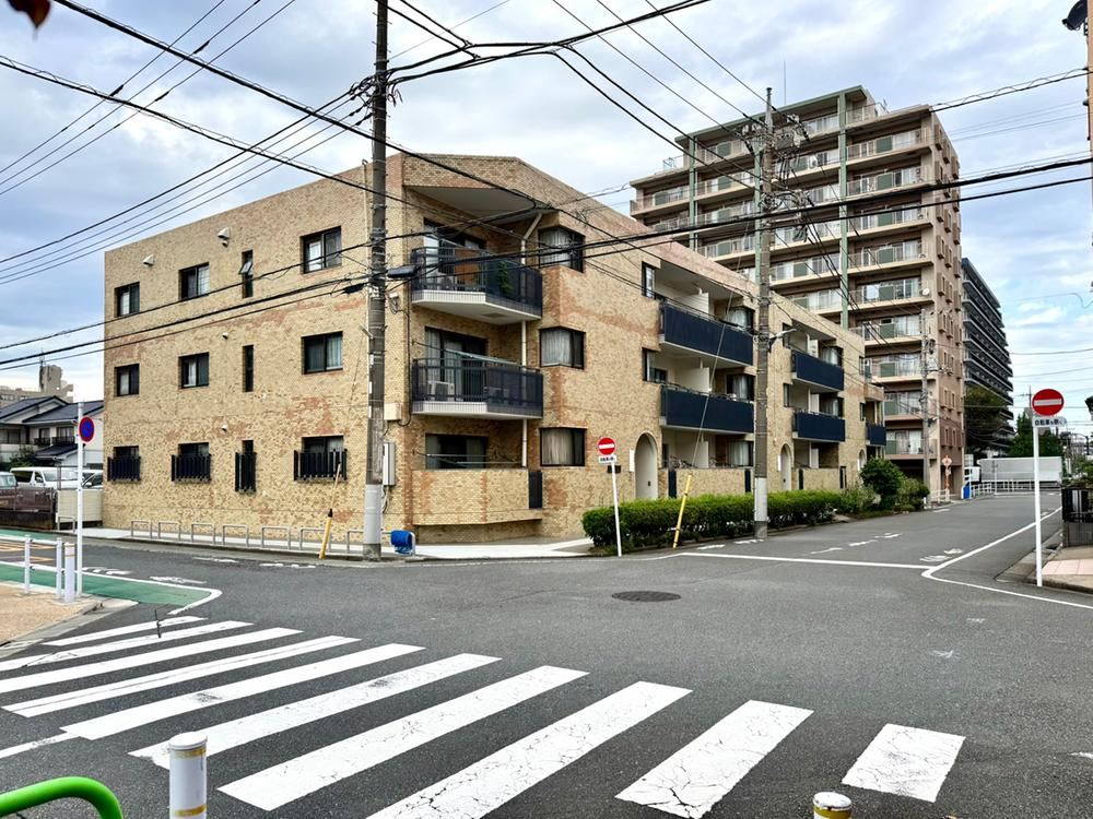 2LDK apartment in Itabashi Ward, Tokyo - Photo 1