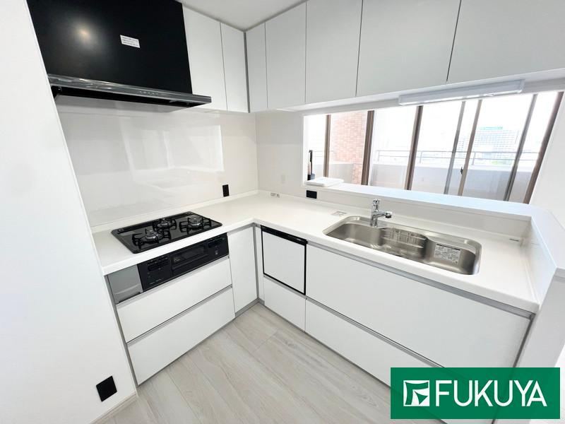 3LDK apartment in Minato Ward, Osaka - Photo 1