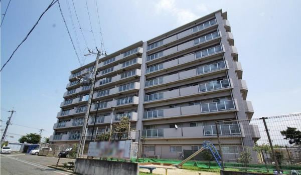 3LDK apartment in Kaizuka, Osaka - Photo 1