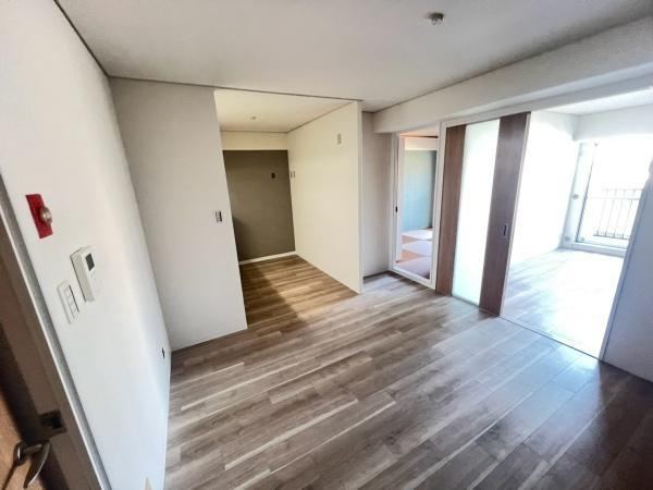 2DK apartment in Yodogawa Ward, Osaka - Photo 1