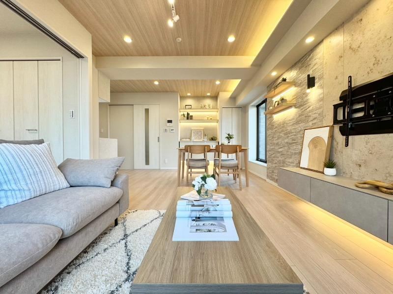 2LDK apartment in Shinjuku Ward, Tokyo - Photo 1