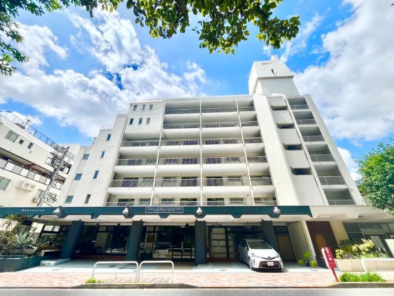2LDK apartment in Meguro Ward, Tokyo - Photo 1