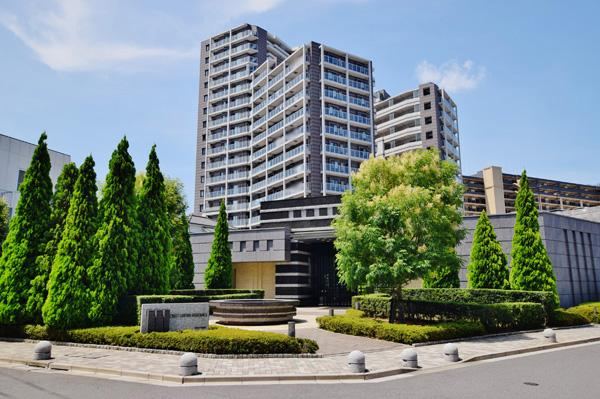 2LDK+S apartment in Kita Ward, Tokyo - Photo 1