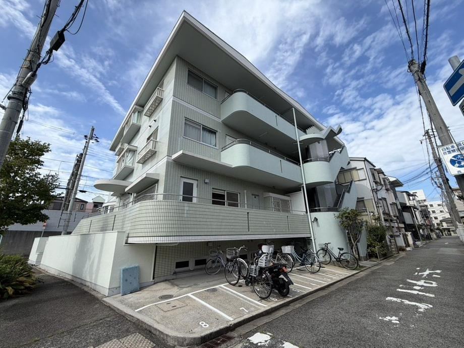 3LDK apartment in Nishinomiya, Hyogo - Photo 1
