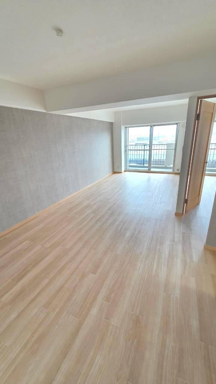 2LDK apartment in Higashiosaka, Osaka - Photo 1