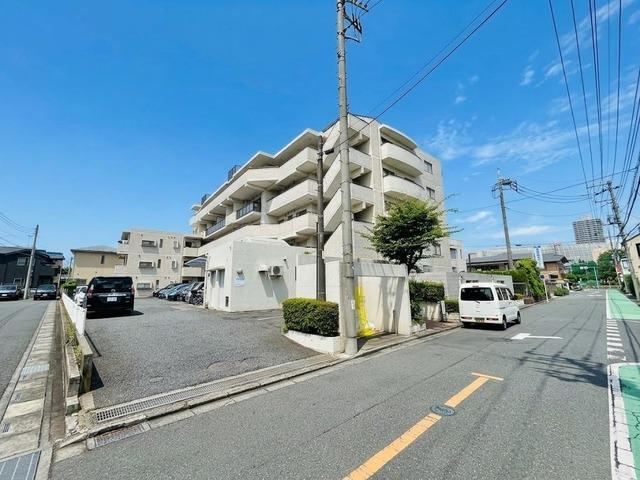 4LDK apartment in Minami Ward, Saitama - Photo 1