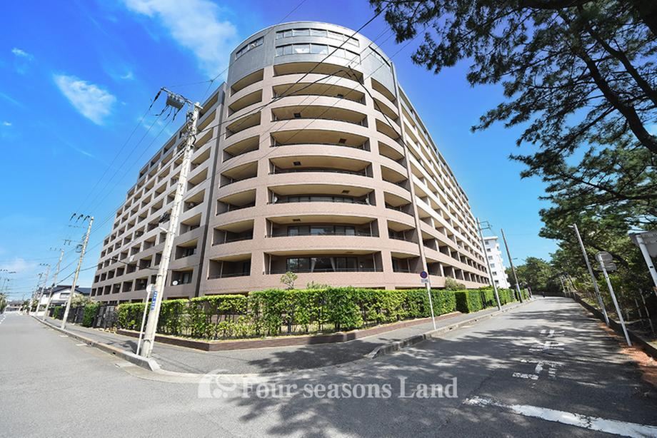 4LDK apartment in Hiratsuka, Kanagawa - Photo 1