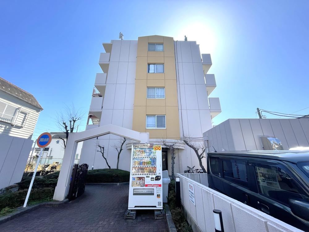 2LDK apartment in Katsushika Ward, Tokyo - Photo 1