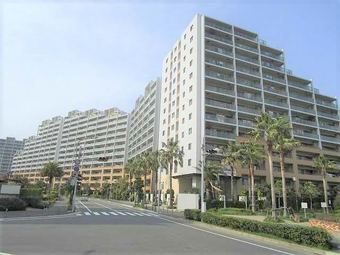 4LDK apartment in Urayasu