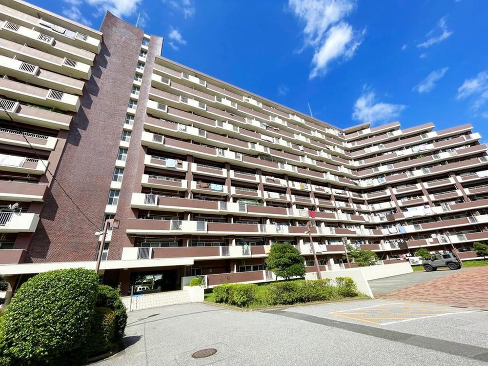 2LDK apartment in Mihama Ward, Chiba - Photo 1