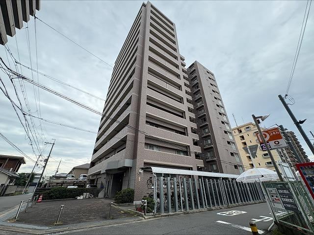 3LDK apartment in Higashiosaka, Osaka - Photo 1
