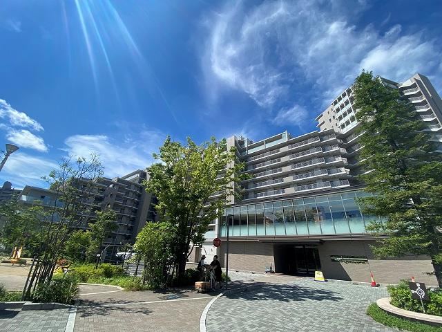 3LDK apartment in Toyonaka, Osaka - Photo 1