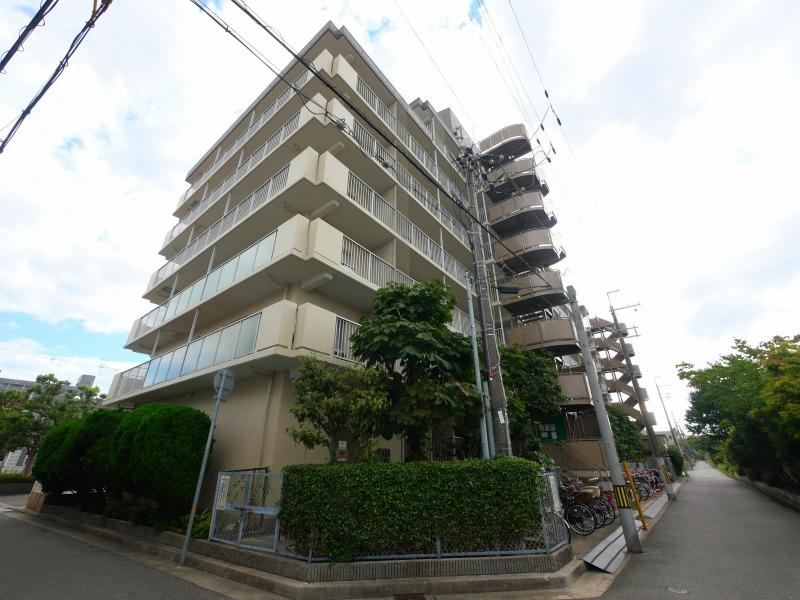 2LDK apartment in Amagasaki, Hyogo - Photo 1