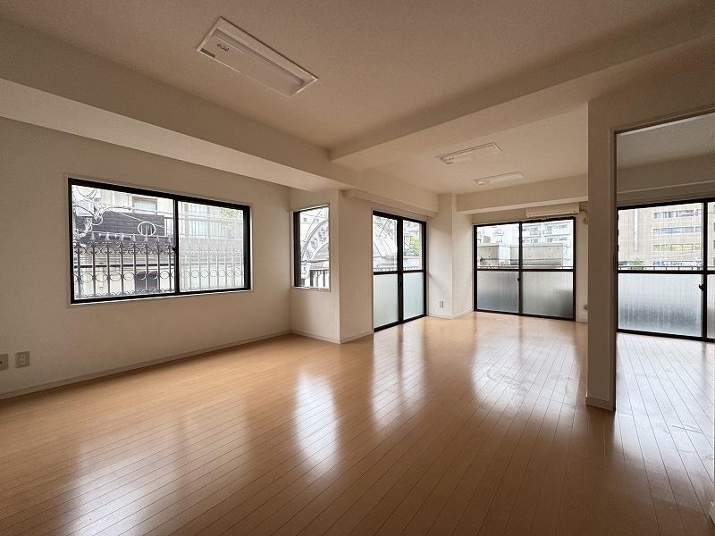 2LDK apartment in Shinjuku Ward, Tokyo - Photo 1