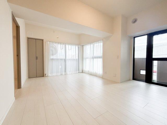 1LDK+S apartment in Meguro Ward, Tokyo - Photo 1