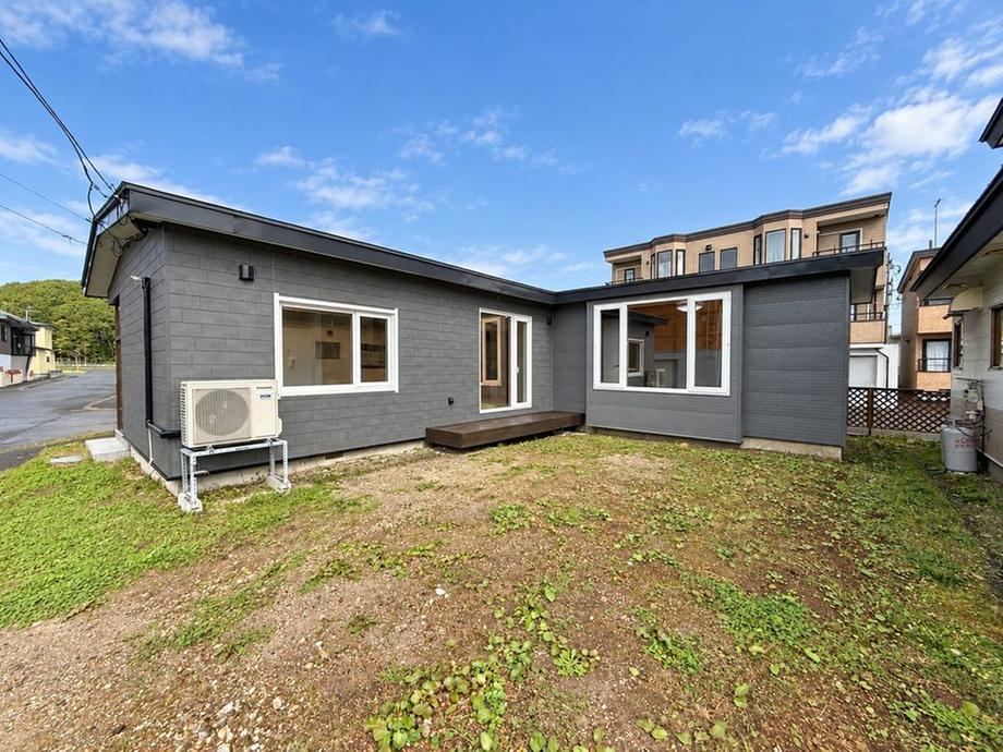 2LDK house in Tomakomai, Hokkaido - Photo 1