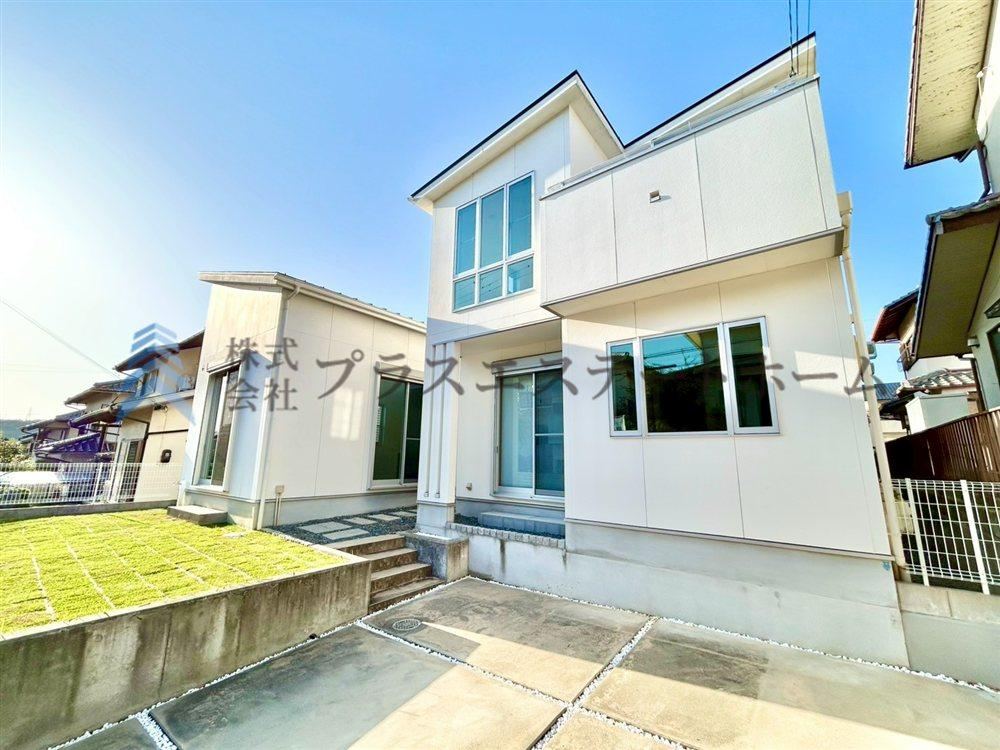 4LDK house in Tarumi Ward, Kobe, Hyogo - Photo 1