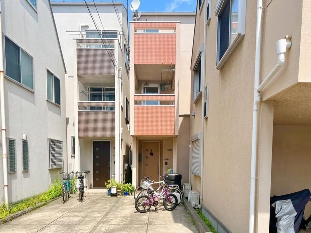3LDK house in Ota Ward, Tokyo - Photo 1