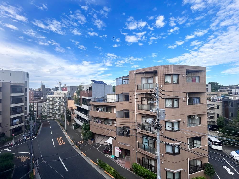 2LDK apartment in Bunkyo Ward, Tokyo - Photo 1