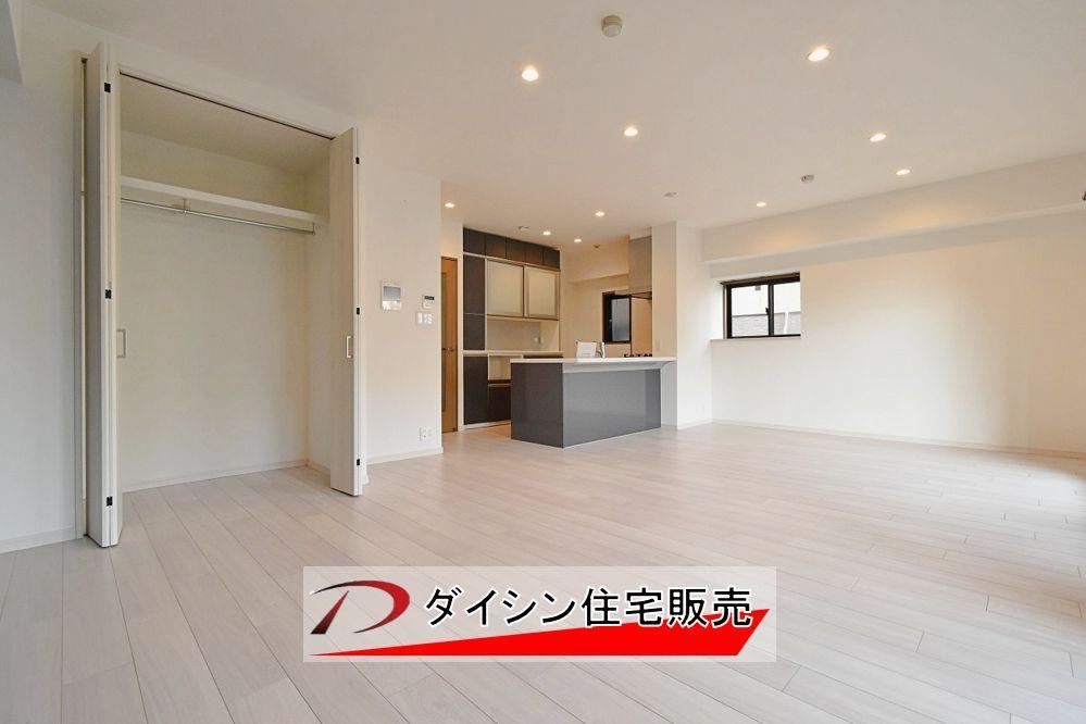 1LDK+S apartment in Naka Ward, Hiroshima - Photo 1