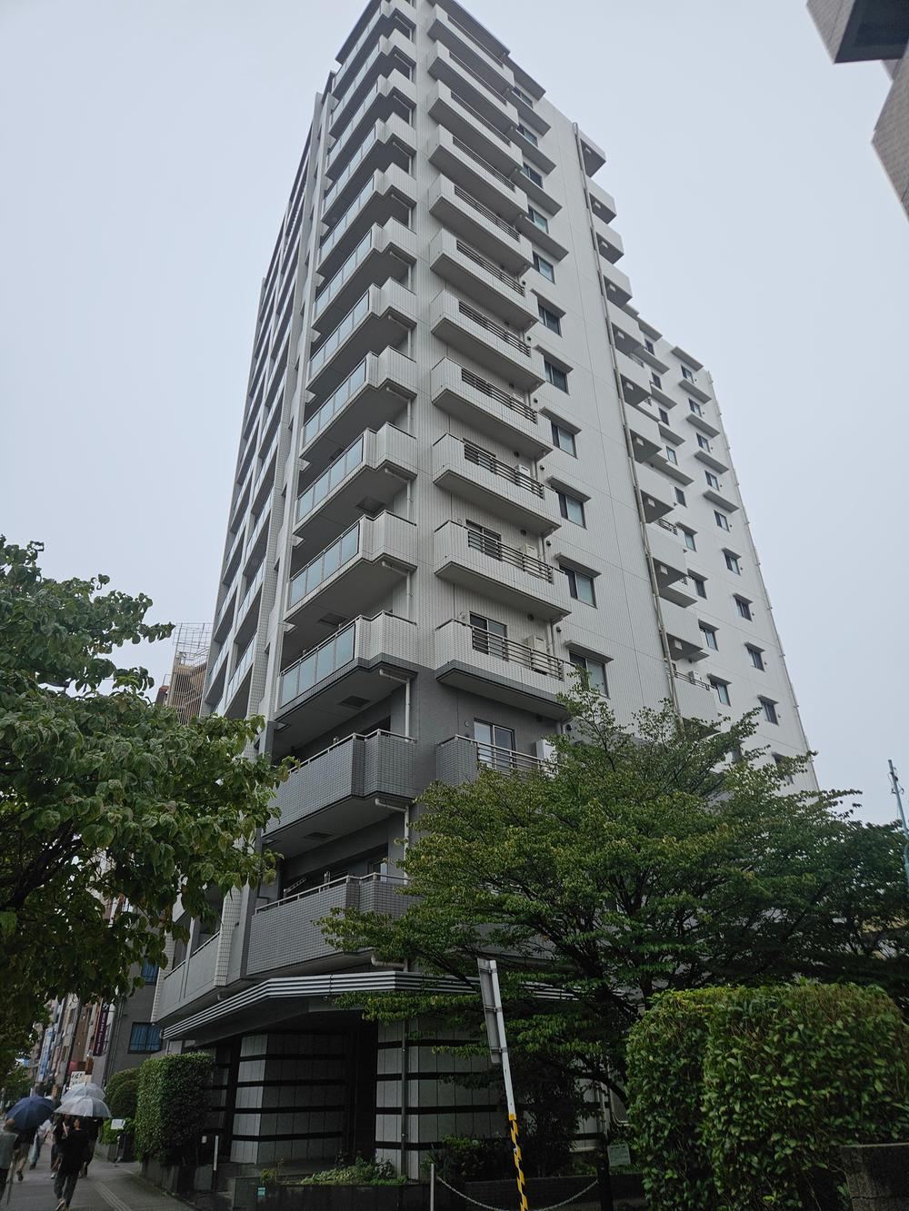 2LDK apartment in Toshima Ward, Tokyo - Photo 1