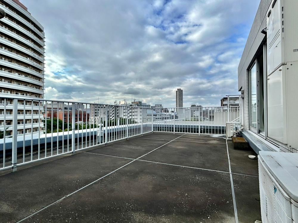 3LDK apartment in Shinjuku Ward, Tokyo - Photo 1
