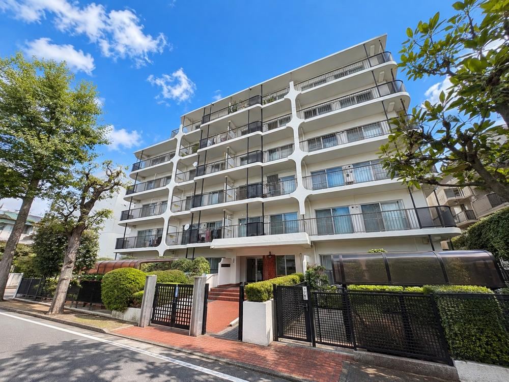 3LDK apartment in Naka Ward, Yokohama, Kanagawa - Photo 1