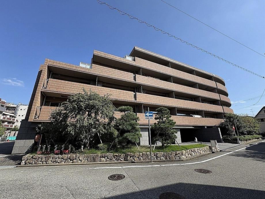 3LDK apartment in Nishinomiya, Hyogo - Photo 1