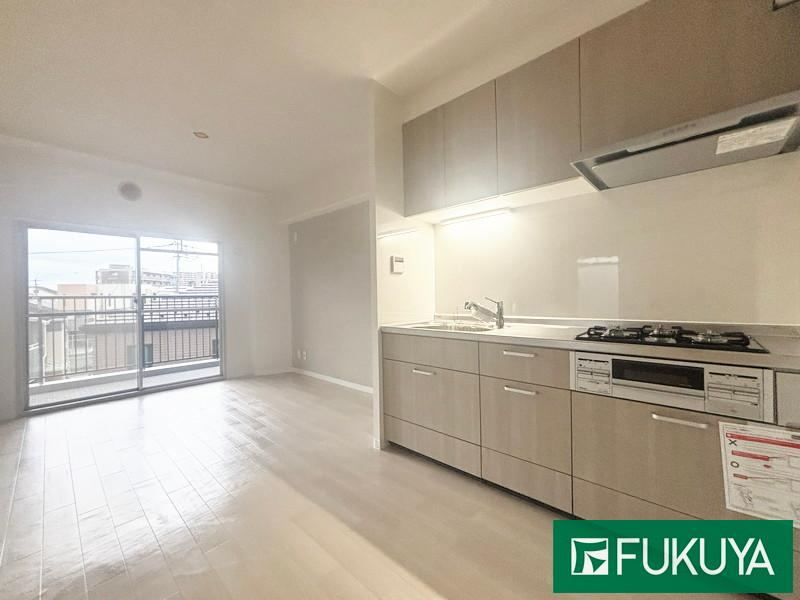 3DK apartment in Higashiyodogawa Ward, Osaka - Photo 1