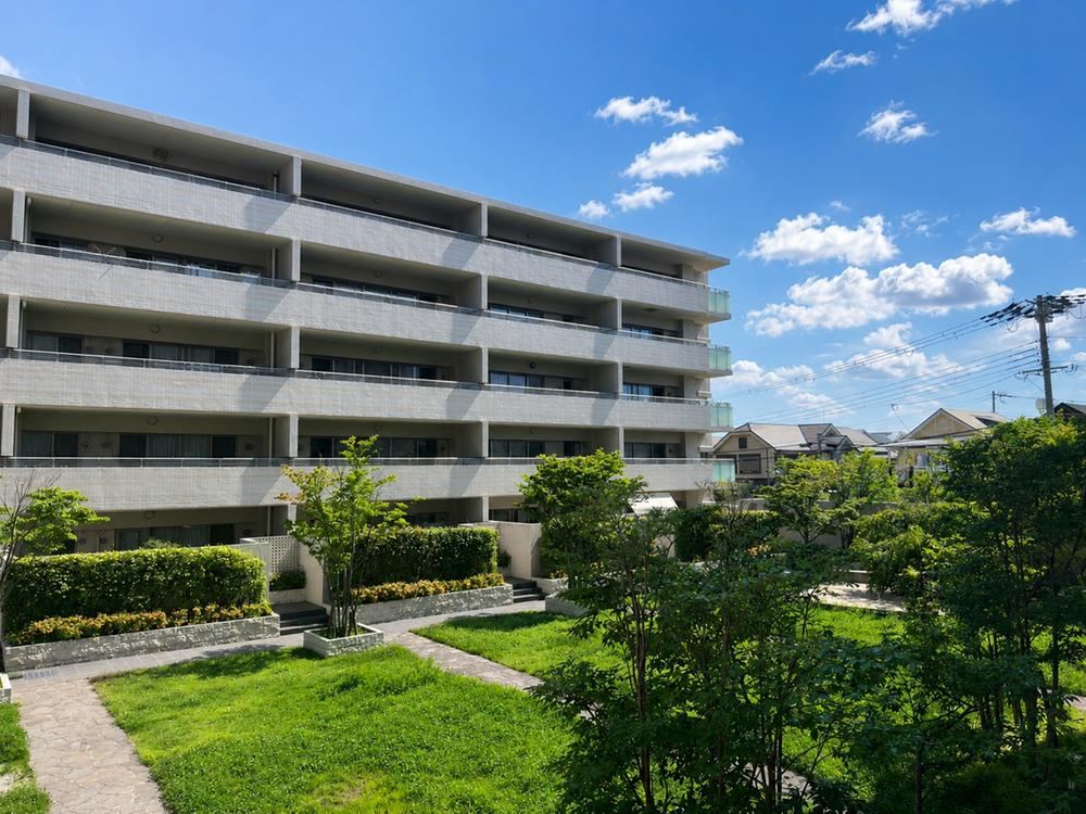 3LDK+S apartment in Nishinomiya, Hyogo - Photo 1