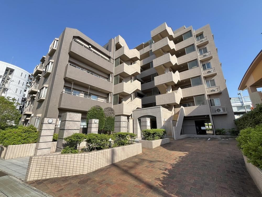 4LDK apartment in Higashinada Ward, Kobe, Hyogo - Photo 1
