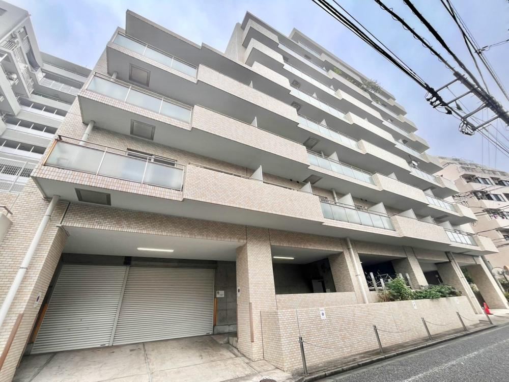 3LDK+S apartment in Bunkyo Ward, Tokyo - Photo 1
