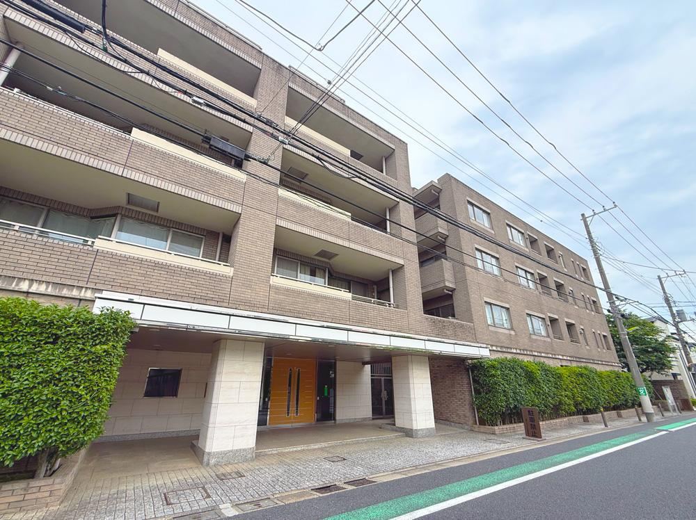 3LDK apartment in Setagaya Ward, Tokyo - Photo 1