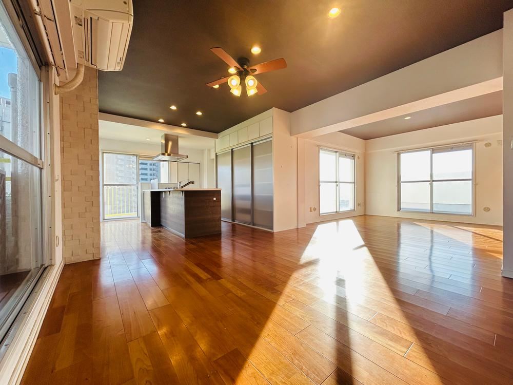 4LDK+S apartment in Suita, Osaka - Photo 1