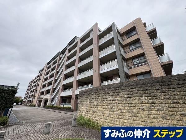 4LDK apartment in Funabashi, Chiba - Photo 1