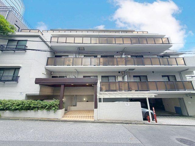 1LDK apartment in Minato Ward, Tokyo - Photo 1