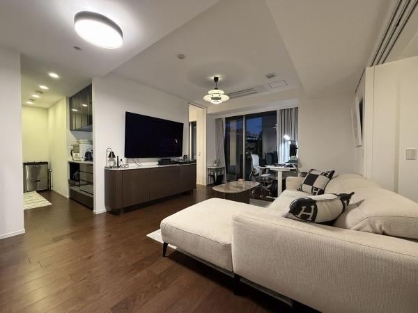 2LDK apartment in Minato Ward, Tokyo - Photo 1