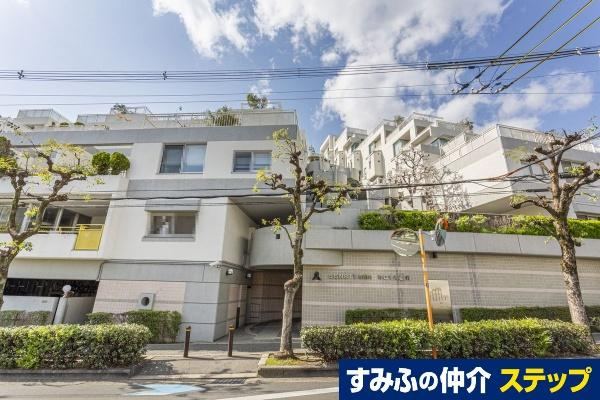 4LDK apartment in Suita, Osaka - Photo 1