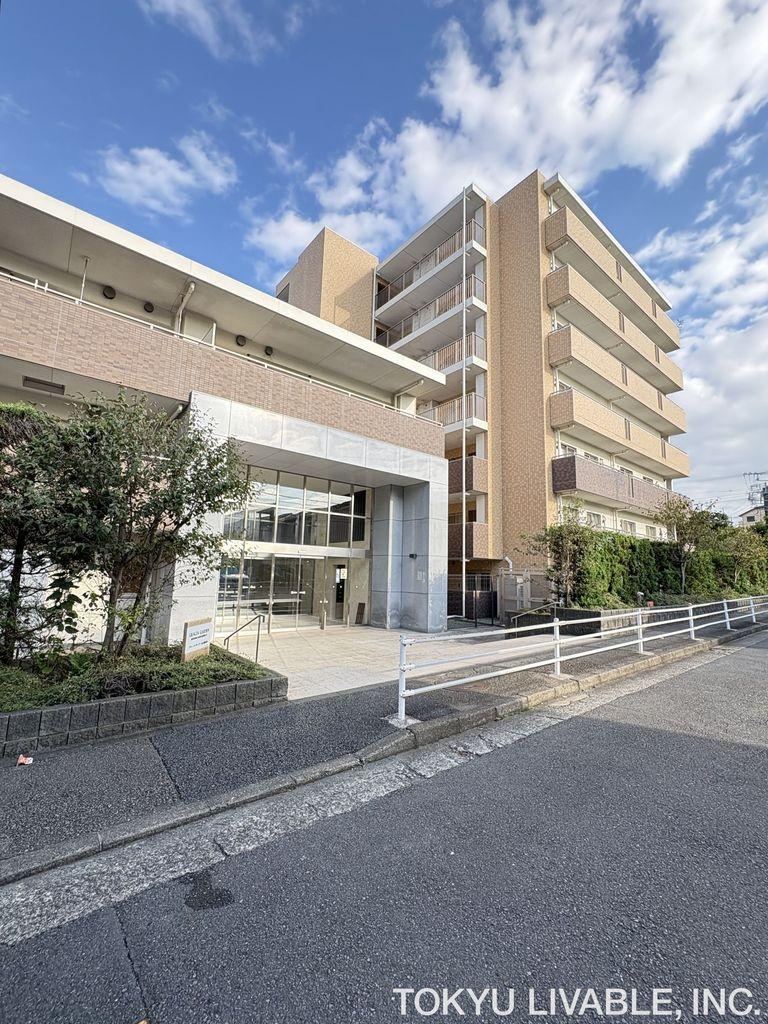 3LDK apartment in Asahi Ward, Yokohama, Kanagawa - Photo 1