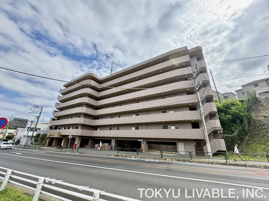 2LDK apartment in Hino, Tokyo - Photo 1
